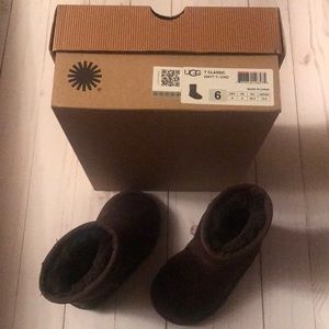 T classic ugg chocolate toddler boots